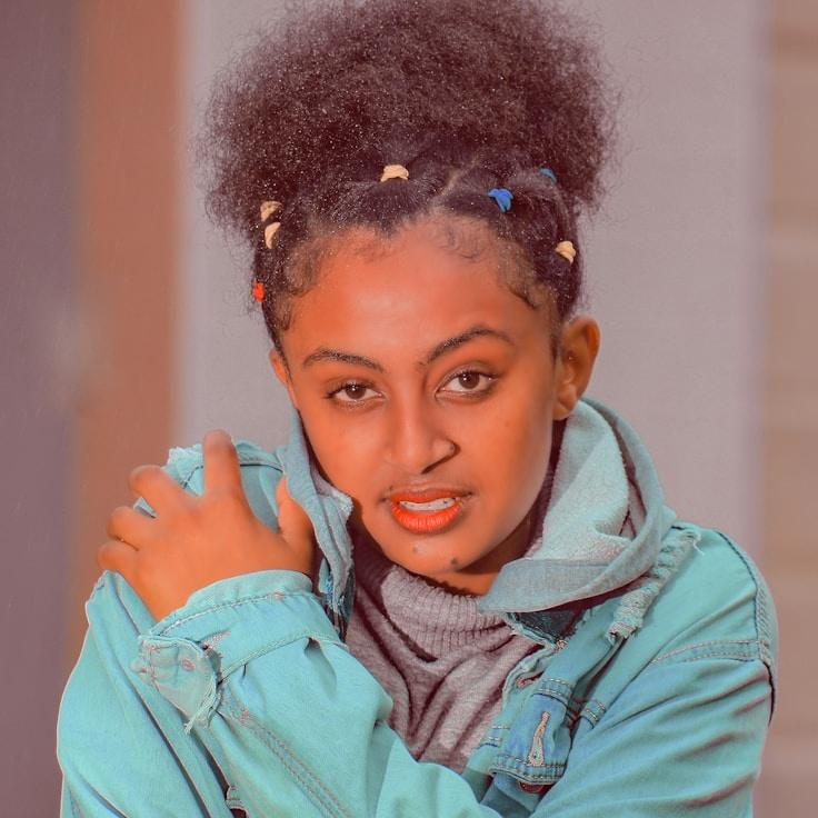 Ravi Sharma, Director of Client Relations, discussing corporate gifting strategy with business clients